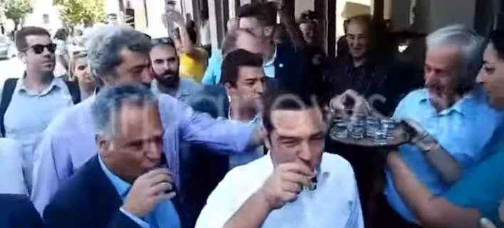 Η απίστευτη ατάκα Τσίπρα: «Μη δώσετε ρακή στον Πολάκη, έπεσε…» (βίντεο)